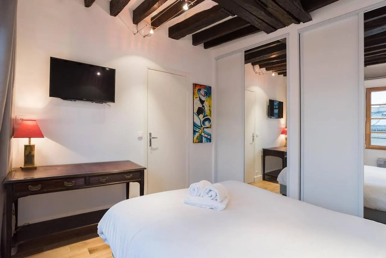 Paris Marais - Temple City Apartment 0*,  Fransa